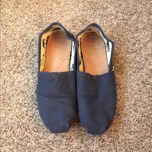 Toms. Navy. Size 7.5